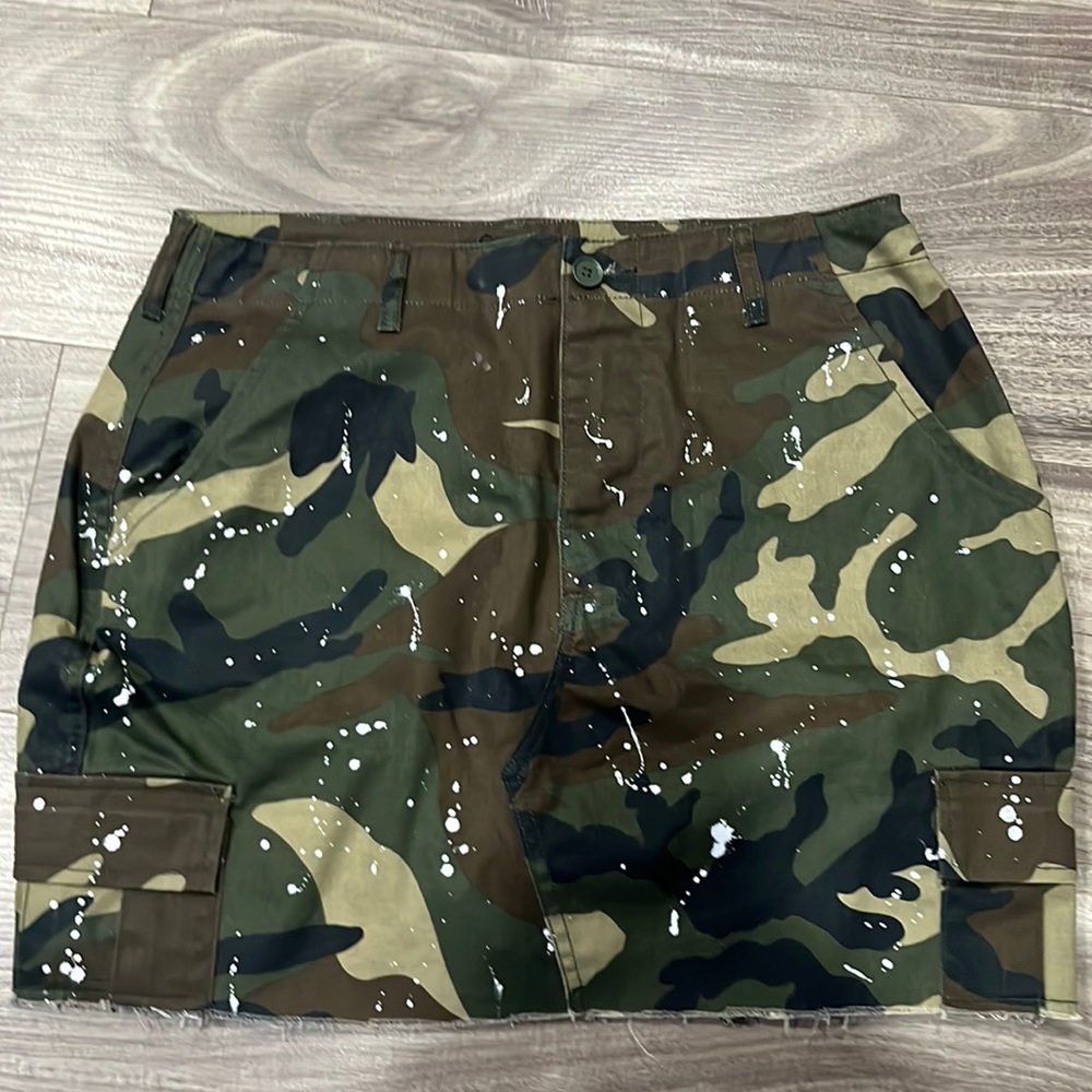 Camouflage mini skirt